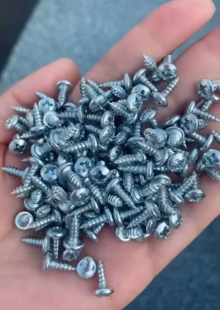 Quality Pan Head Tapping Screws